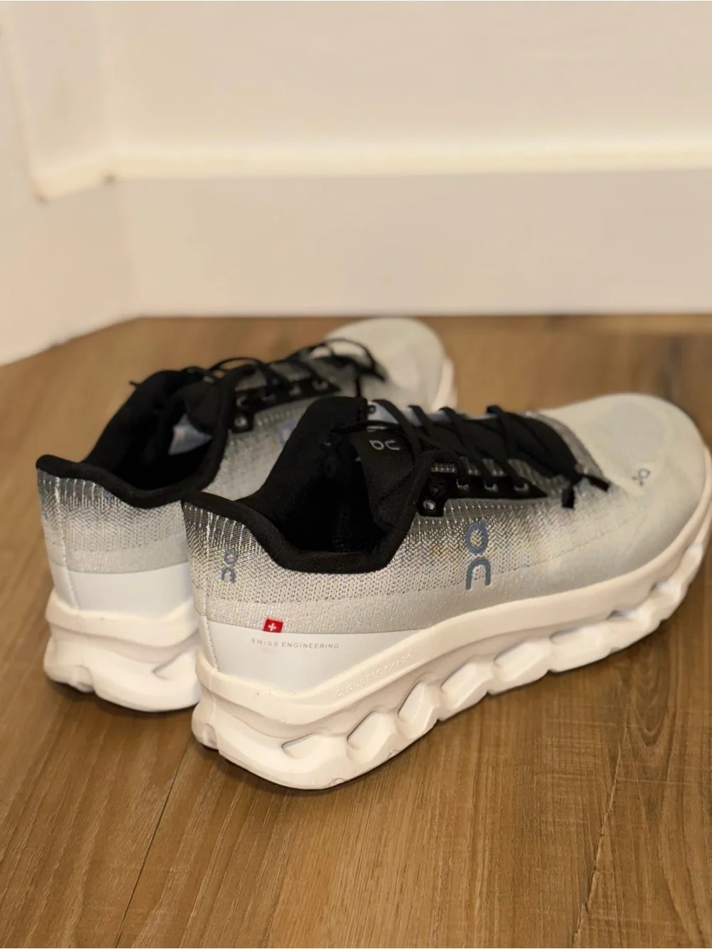On Running/ On Cloud running shoes brand new
